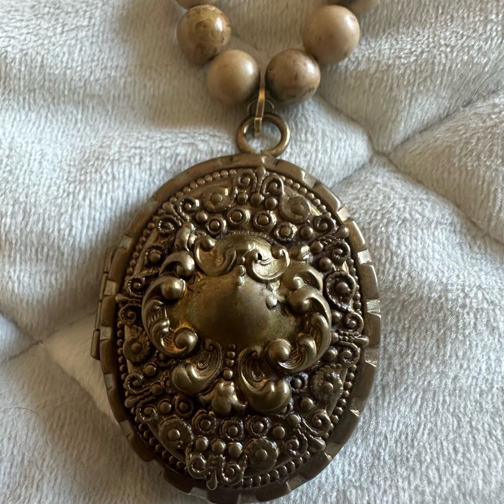 Elegant Gold Locket Necklace